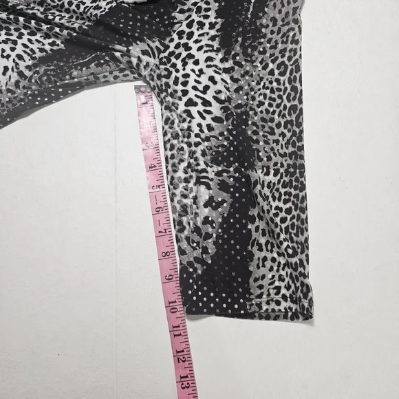 Suzie in the City 2X leapord print blouse - Picture 7 of 10